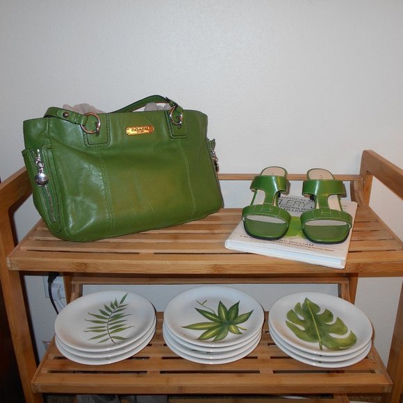 Appetizer Plates 10 Each White 8" Round - Picture 10 of 11